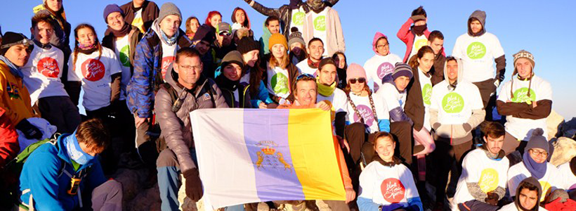 Estudiantes laguneros suben al pico Teide para celebrar el Día de Canarias